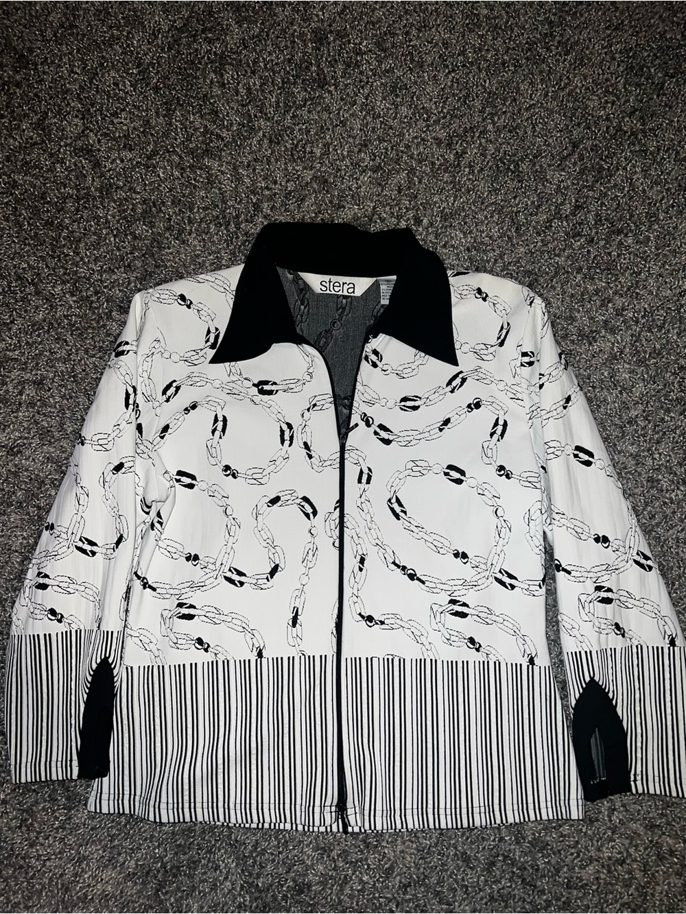 Stera Women's Black & White Chain-Print Zip Jacket